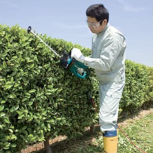Makita 65 cm (25-1/2") 550W Hedge Trimmer, UH6570