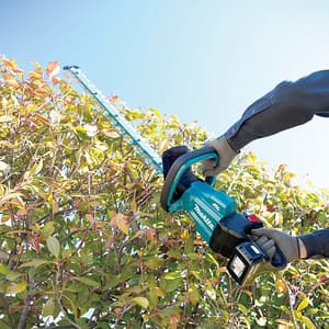 Makita 18V LXT BL 60 cm (23-5/8") Cordless Hedge Trimmer (Bare Tool), DUH602Z