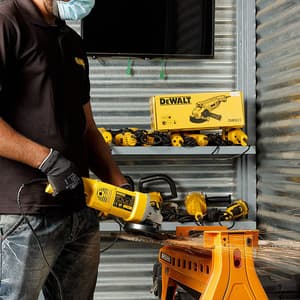 Dewalt 125mm / 5 inch 1400W Heavy Duty Medium Angle (Trigger Switch), DW831-IN