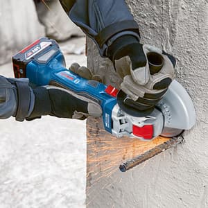 Bosch 125mm / 5 inch 18V Professional Cordless Brushless Angle Grinder With Keyless Guard & X-Lock System (Solo), GWX 180-LI