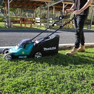 Makita 18V X2 (36V) LXT Li-ion 43 cm Cordless Lawn Mower with Rapid Charger & 2 Pcs 5.0Ah Batteries, DLM432CT2