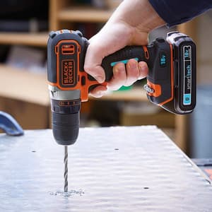 Black+Decker 18V / 10mm Li-ion Cordless Variable Speed Reversible Smart-Tech Cordless Drill Driver, BDCDC18KST-GB