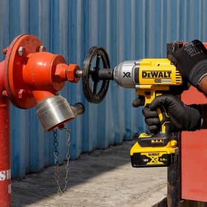 Dewalt 18V / 13mm XR Li-ion Cordless High Torque Impact Wrench with Brushless motor & 2x5.0Ah Batteries Included, DCF899P2-QW