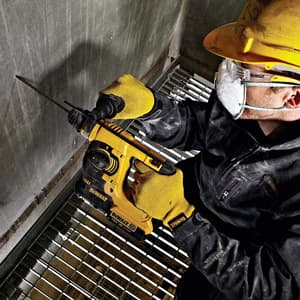Dewalt 18V / 4.0 Ah Li-ion 24mm 3 Mode SDS - Plus Hammer (Cordless), DCH253M2-QW