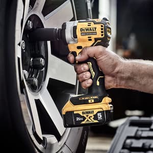 Dewalt 20V / 12.7 mm Cordless Brushless Impact Wrench With 2x5.0 Ah Batteries, Charger & Hog Ring Anvil Kit, DCF911P2-IN