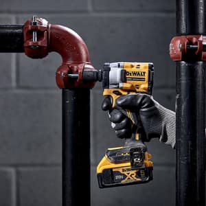 Dewalt 18V / 12.7 mm XR Cordless Brushless Compact Detent Pin Anvil Impact Wrench With 2x4.0 Ah  Batteries & Charger, DCF922M2-B1