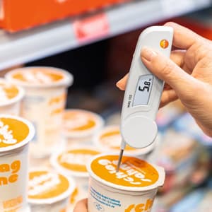 Testo -30 to +220°C Food Thermometer with Foldable Temperature Sensor, Testo 103