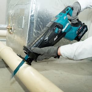 Makita 40Vmax XGT BL 32 mm (1-1/4") Cordless Reciprocating Saw with Rapid Charger & 2 Pcs 2.5Ah Batteries, JR002GD201