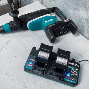 Makita 40V max XGT® Dual Port Rapid Optimum Charger, DC40RB