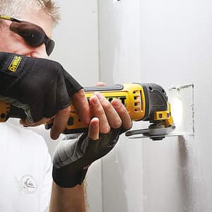 Dewalt 18V XR Li-ion Cordless Oscillating Tool with Brushless Motor 2x2.0 Ah Battery, DCS355D2-QW