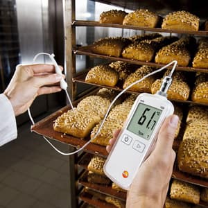Testo -50 to +300°C Waterproof Digital Food Thermometer With Lockable Probe, Testo 108-2