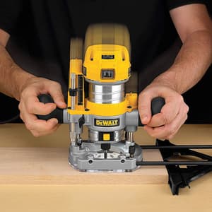 Dewalt 900W 8mm Variable Speed Plunge Router, D26203-QS