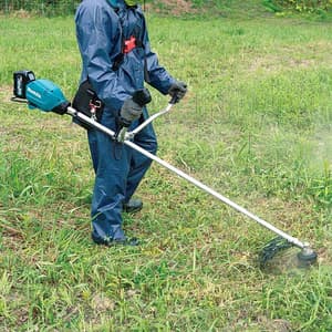 Makita 40Vmax XGT BL 3-Speed Cordless Grass Trimmer with Rapid Charger & 1 Pcs 4.0Ah Battery, UR006GM101
