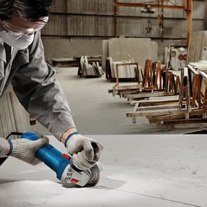 Bosch 100 mm / 4 inch 750W Professional Angle Grinder, GWS 700-100