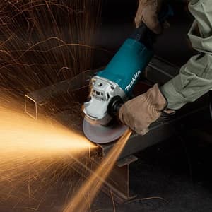 Makita 180mm / 7 inch, 2200W Angle Grinder with Anti-Restart Function, Soft Start & Large Trigger Switch, GA7060R