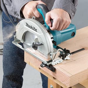 Makita 190mm / 7-1/2 inch 1600W Circular Saw, HS7010