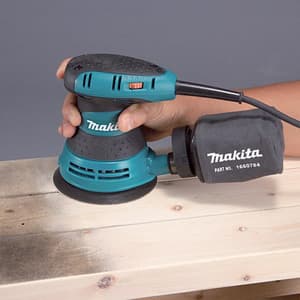Makita 125mm (5") / 300W Variable Speed Random Orbit Sander with Built-In Dust Extraction System, BO5031