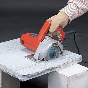 Makita 110 mm (4-3/8") 1200 W Dry / Wet Type Cutter, MT410