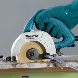 Makita 110 mm (4-3/8") 1200 W Dry / Wet Type Cutter (Country-Specific), M0401B