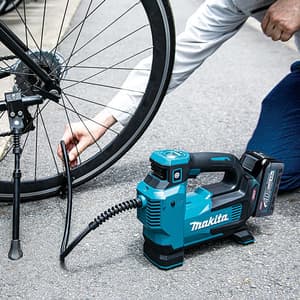 Makita 40Vmax XGT Li-Ion 65 cm (25-1/2") Cordless Inflator (Bare Tool), MP001GZ
