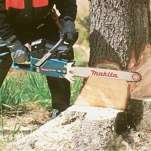 Makita 750 mm / 30 Inch 2-Stroke Chain Saw, DCS9010