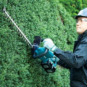Makita 18V X 2 (36V) LXT Li-Ion 650 mm Cordless Hedge Trimmer (Bare Tool), DUH651Z