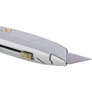 Stanley 18.5 mm Retractable Utility Knife with 3 Heavy-Duty Blades (Classic 99), 10-099