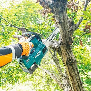 Makita 40Vmax XGT BL 300 mm (12") Cordless Top Handle Chain Saw with Rapid Charger & 1 Pcs 4.0Ah Battery, UC003GM101