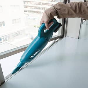 Makita 12V max CXT Li-Ion 600 ml Cordless Vacuum Cleaner with LED Light with Charger & 1 Pcs 1.5Ah Battery, CL106FDWY