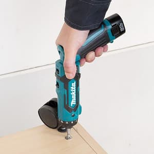 Makita 7.2V Li-Ion 5 mm Cordless Drill Driver (Two-Position) with Charger & 2 Pcs 1.35h Battery, DF012DSE
