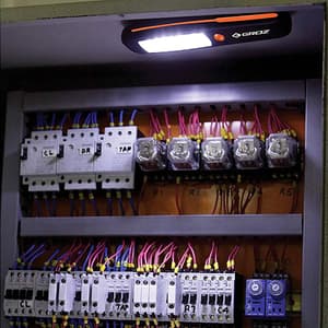 Groz 3W LED Inspection Lamp With Integrated 360 Degree Swivel Hook & Magnet, LED/321