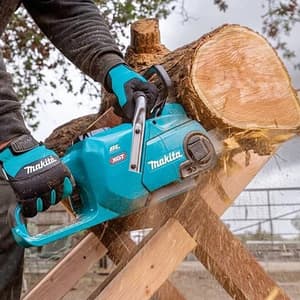 Makita 40Vmax XGT BL 400 mm (16") Cordless Chain Saw With Tool-less Tension Adjustment with Rapid Charger & 1 Pcs 5.0Ah Battery, UC016GT101