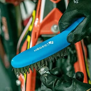 Hogert 4 Rows Stainless Steel Wire Brush with Plastic Handle, HT3B622