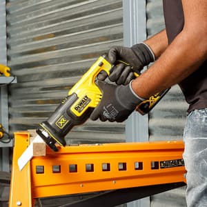 Dewalt 18V / 29mm XR Li-ion Cordless Reciprocating Saw with Brushless Motor 2x5.0 Ah Batteries Included, DCS367P2-QW