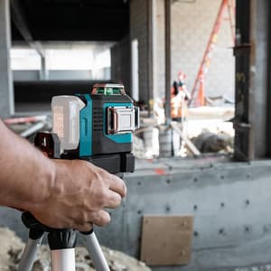 Makita 12V max CXT Li-Ion Rechargeable Green Multi Line Laser, SK700GD