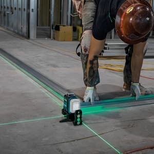 Makita 12V max CXT Li-Ion Rechargeable Green Multi Line Laser, SK700GD