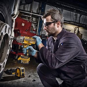 Dewalt 18V / 13mm XR Li-ion Cordless High Torque Impact Wrench with Brushless Motor (Bare), DCF899NT-XJ