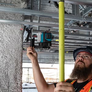 Makita 12V max CXT Li-Ion Rechargeable Red Multi Line Laser, SK700D