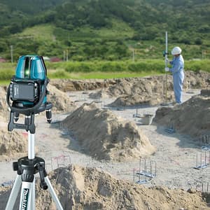 Makita 12V max CXT Li-Ion Rechargeable Green Multi Line Laser, SK40GD