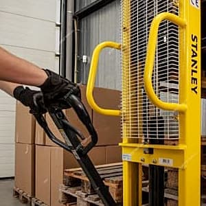 Stanley 500 Kg Load Capacity Manual Stacker, SXWTI-CSTACK05