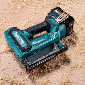 Makita 40Vmax XGT BL 35 mm (1-3/8") Cordless Pin Nailer with Rapid Charger & 1 Pcs 2.5Ah Battery, PT001GD101