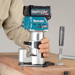 Makita 40Vmax XGT BL mm 9.53 mm (3/8") Cordless Trimmer with Rapid Charger & 2 Pcs 4.0Ah Batteries, RT001GM207