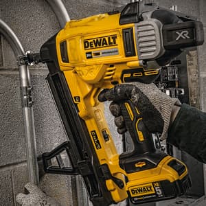 Dewalt 18V XR Li-ion Cordless 30 Nail Capacity Nailer with Brushless Motor & 2x5.0Ah Batteries Included, DCN890P2