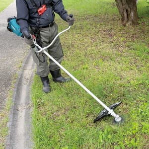 Makita 18V x 2 (36V) LXT BL 3-Speed Bike Handle Grass Trimmer with Rapid Charger & 2 Pcs 5.0Ah Batteries, DUR369APT2