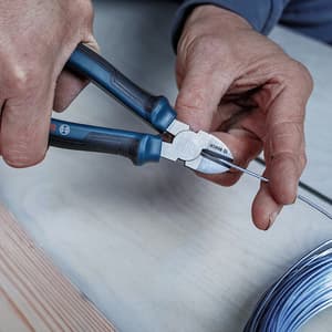 Bosch 160 mm / 6 inch Diagonal Side Cutting Plier with Multi-component Handle, 1 600 A03 9RD