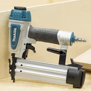 Makita 18 Ga 50 mm / 2 inch Pneumatic Brad Nailer with Air Duster, AF506