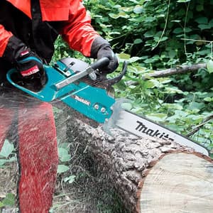 Makita 450 mm / 18 Inch 2-Stroke Petrol Chain Saw with Scavenging Losses Rejection, EA7300P45E