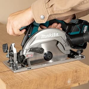 Makita 40Vmax XGT BL 165 mm (6-1/2") Cordless Magnesium Circular Saw with Rapid Charger & 2 Pcs 2.5Ah Batteries, HS012GD201