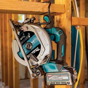 Makita 40Vmax XGT BL 165 mm (6-1/2") Cordless Magnesium Circular Saw with Rapid Charger & 2 Pcs 2.5Ah Batteries, HS012GD201