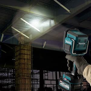 Makita 40Vmax XGT Li-Ion 1250 LM Cordless LED Flashlight (Bare Tool), ML007G
